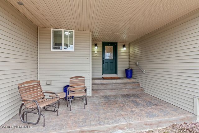 11074 W Riverview Dr, Post Falls, ID 83854