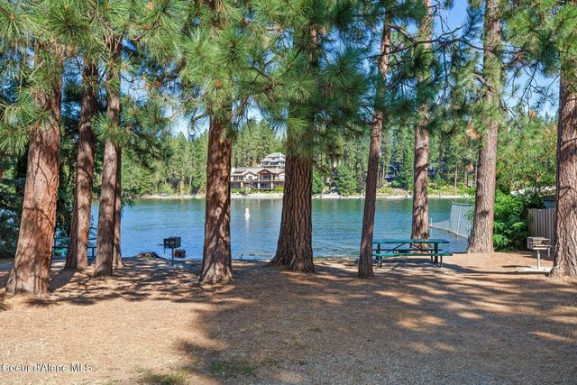 11074 W Riverview Dr, Post Falls, ID 83854