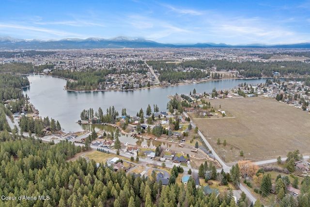 11074 W Riverview Dr, Post Falls, ID 83854