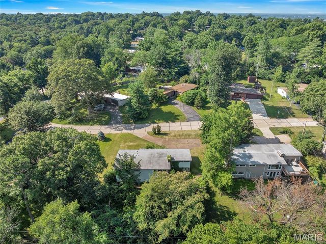 2431 Trossock Lane, Kirkwood, MO 63122