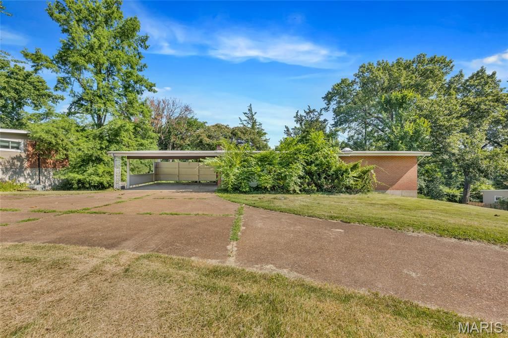 2431 Trossock Lane, Kirkwood, MO 63122