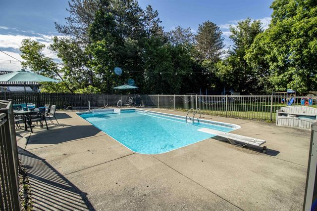 1389 N Long Lake Road, Fenton Twp, MI 48430