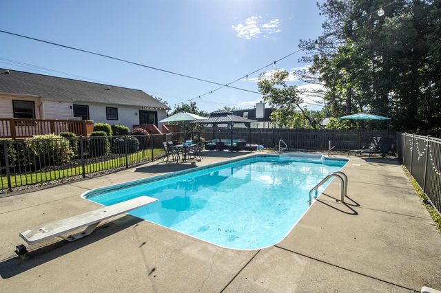1389 N Long Lake Road, Fenton Twp, MI 48430