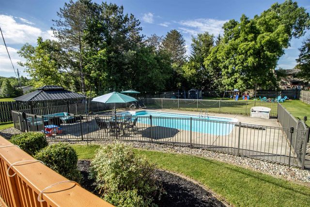 1389 N Long Lake Road, Fenton Twp, MI 48430