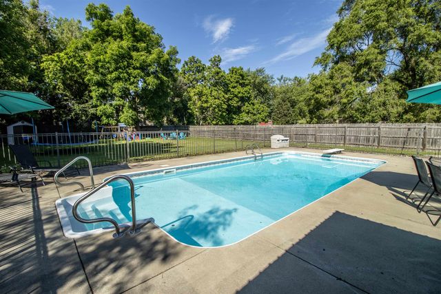 1389 N Long Lake Road, Fenton Twp, MI 48430