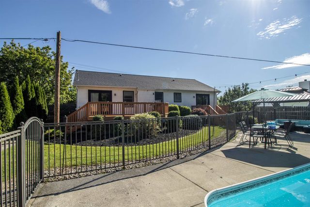 1389 N Long Lake Road, Fenton Twp, MI 48430