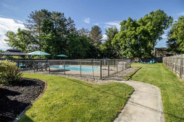1389 N Long Lake Road, Fenton Twp, MI 48430