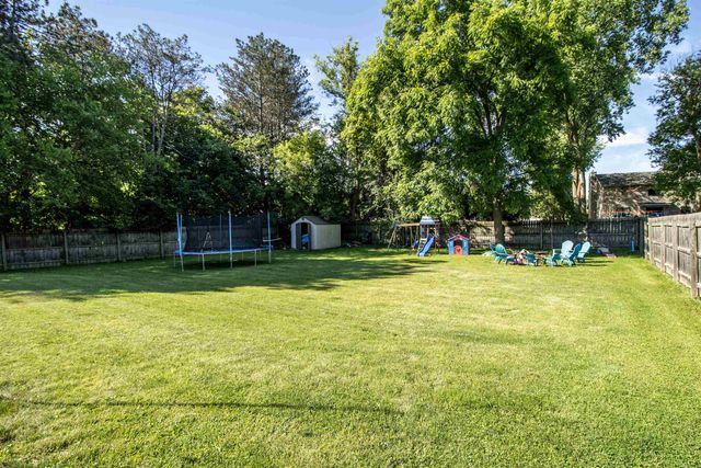 1389 N Long Lake Road, Fenton Twp, MI 48430