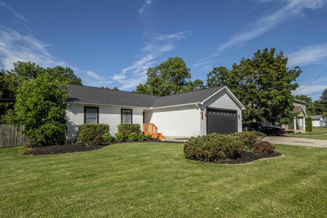 1389 N Long Lake Road, Fenton Twp, MI 48430
