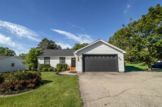 1389 N Long Lake Road, Fenton Twp, MI 48430