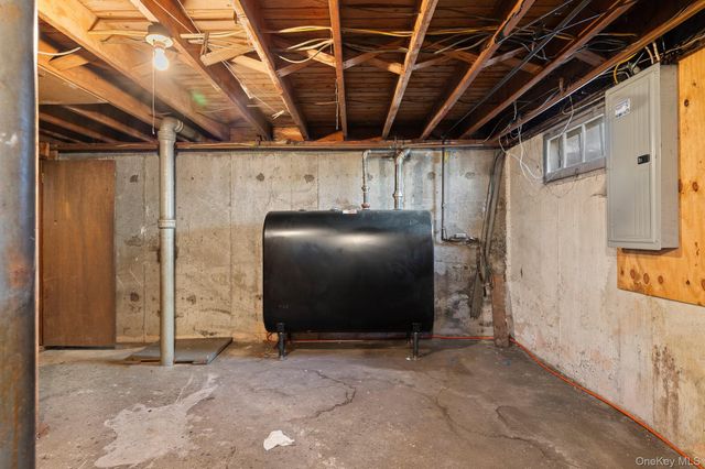 3 Poplar Avenue, Farmingdale, NY 11735