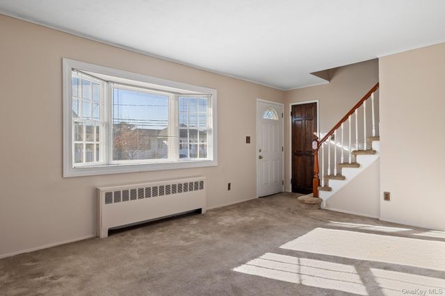 3 Poplar Avenue, Farmingdale, NY 11735