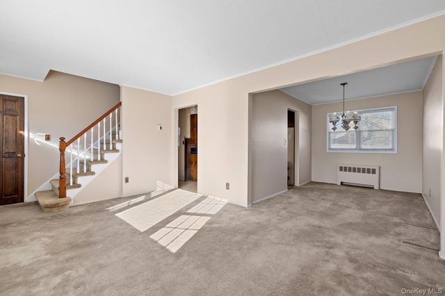 3 Poplar Avenue, Farmingdale, NY 11735