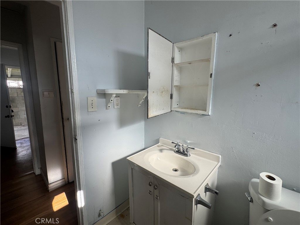 Image 14 of property listing at 1326 W 223rd Street, Los Angeles, CA 90501