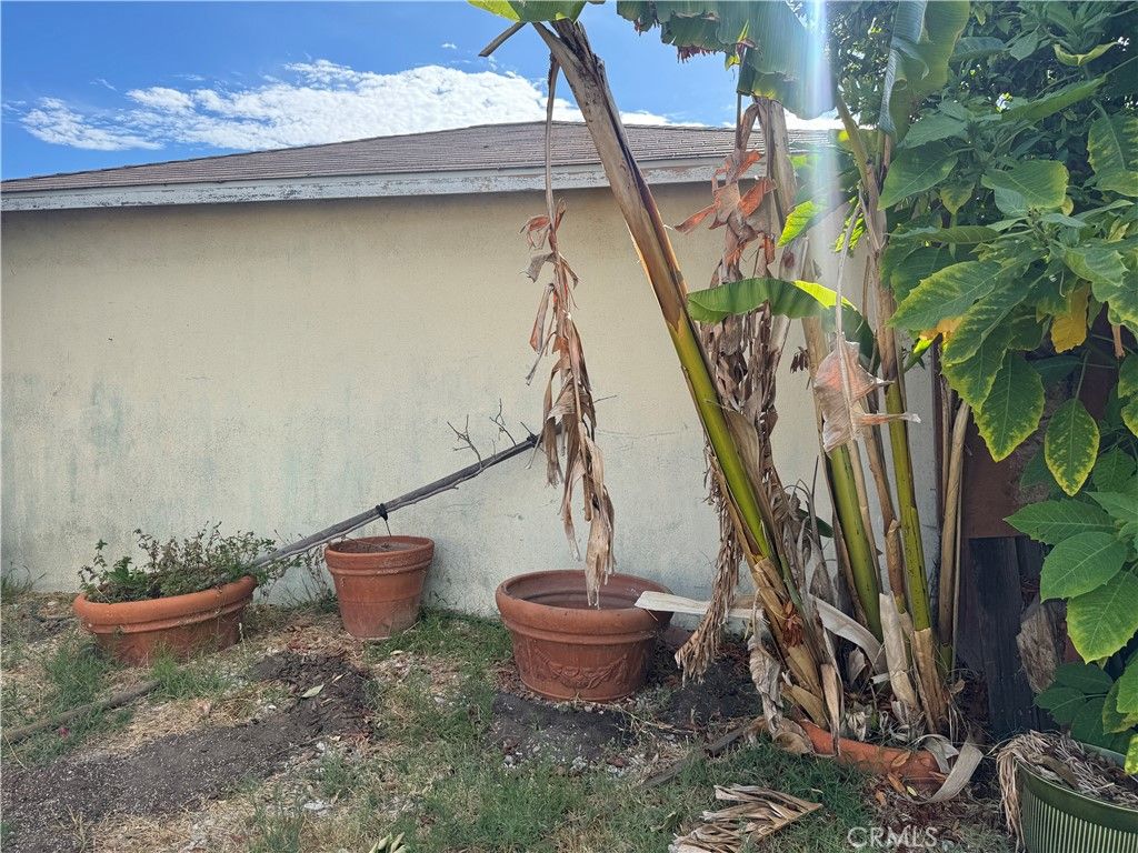 Image 32 of property listing at 1326 W 223rd Street, Los Angeles, CA 90501
