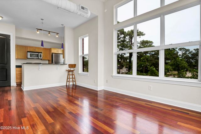 2906 Market Street 301, Wilmington, NC 28403