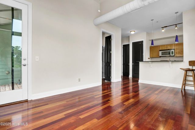 2906 Market Street 301, Wilmington, NC 28403