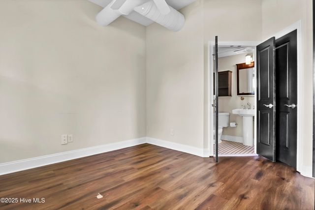 2906 Market Street 301, Wilmington, NC 28403