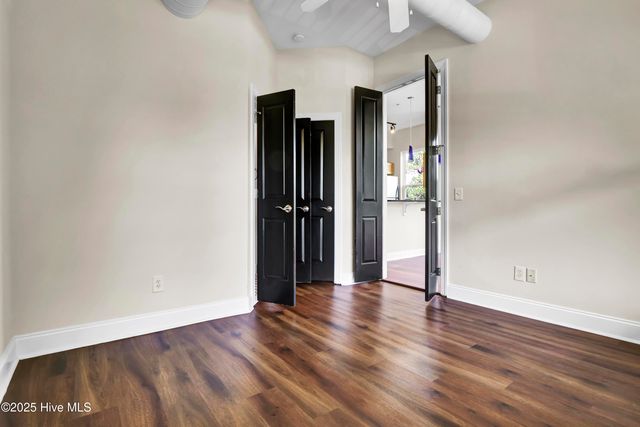 2906 Market Street 301, Wilmington, NC 28403