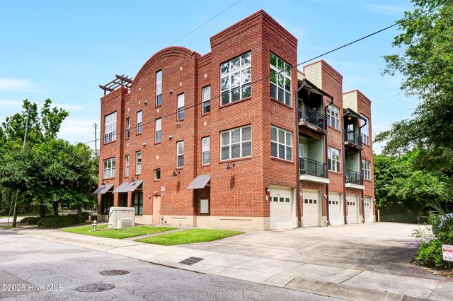 2906 Market Street 301, Wilmington, NC 28403