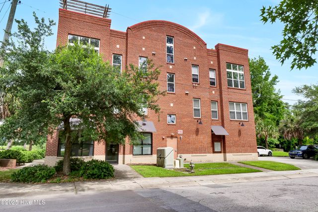 2906 Market Street 301, Wilmington, NC 28403