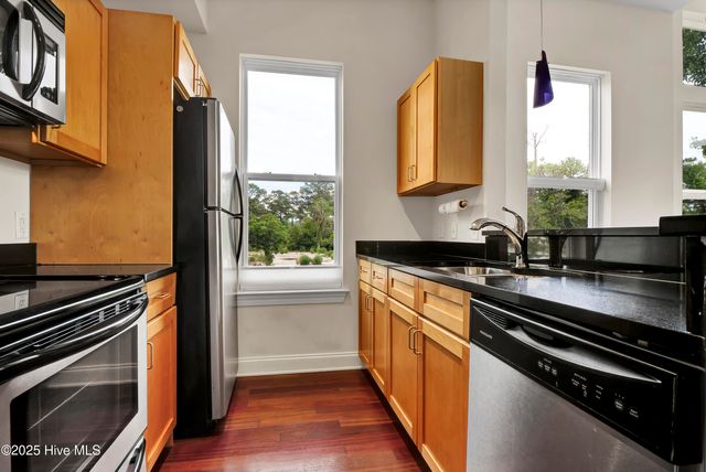 2906 Market Street 301, Wilmington, NC 28403