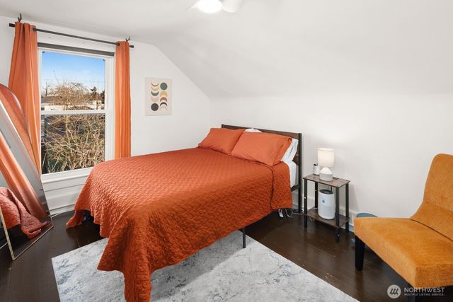 2011 E James Street, Seattle, WA 98122