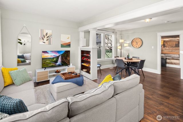 2011 E James Street, Seattle, WA 98122