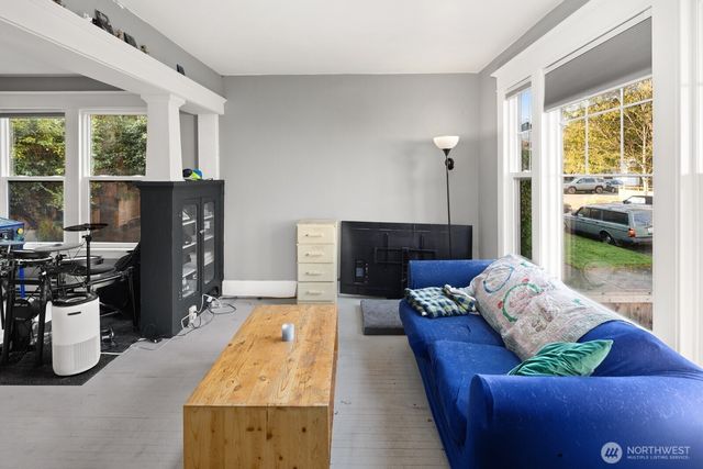 2011 E James Street, Seattle, WA 98122