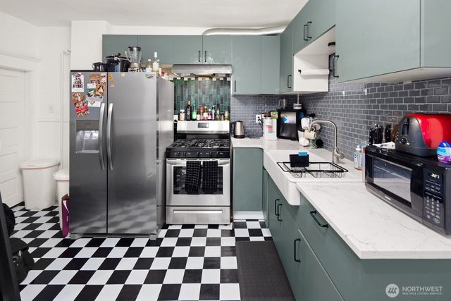 2011 E James Street, Seattle, WA 98122