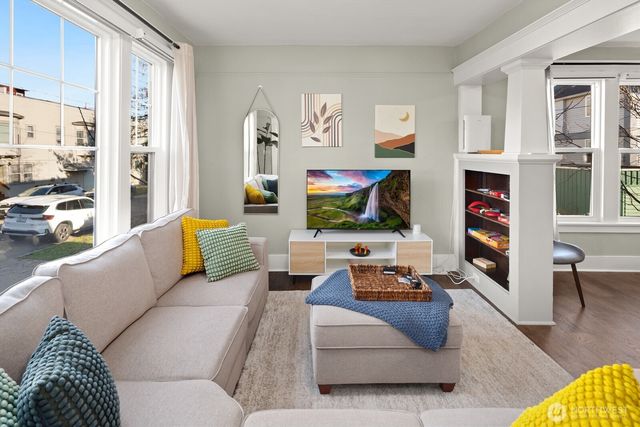 2011 E James Street, Seattle, WA 98122