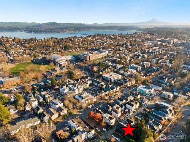 2011 E James Street, Seattle, WA 98122