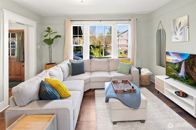 2011 E James Street, Seattle, WA 98122