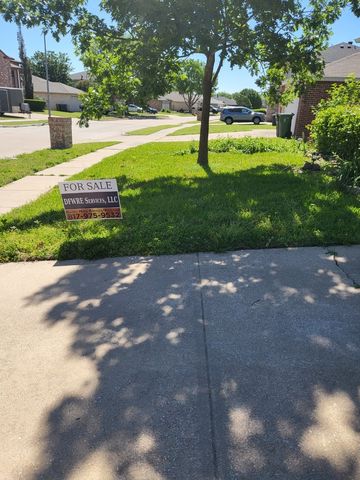 1028 Mazourka Drive, Arlington, TX 76001