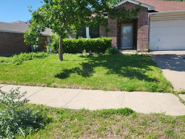 1028 Mazourka Drive, Arlington, TX 76001