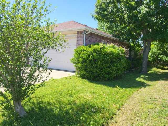 1028 Mazourka Drive, Arlington, TX 76001