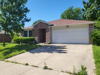 1028 Mazourka Drive, Arlington, TX 76001