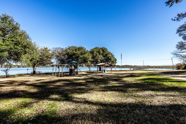 191 Willow Bend, Onalaska, TX 77360