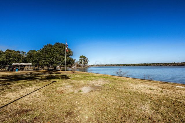 191 Willow Bend, Onalaska, TX 77360