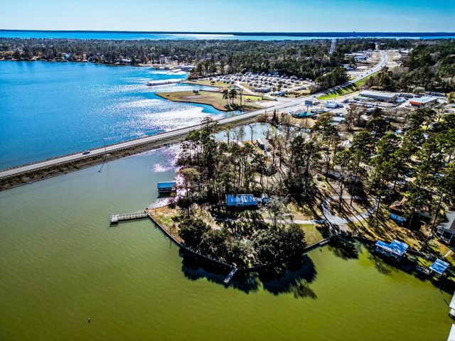 191 Willow Bend, Onalaska, TX 77360