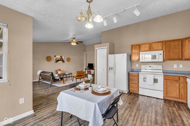 868 Seabreeze Drive, Avon, IN 46123