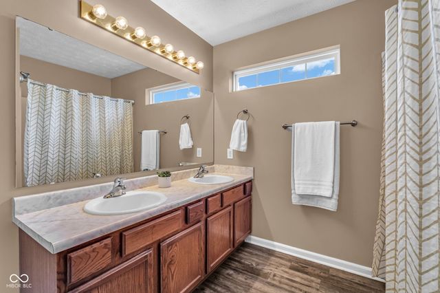 868 Seabreeze Drive, Avon, IN 46123
