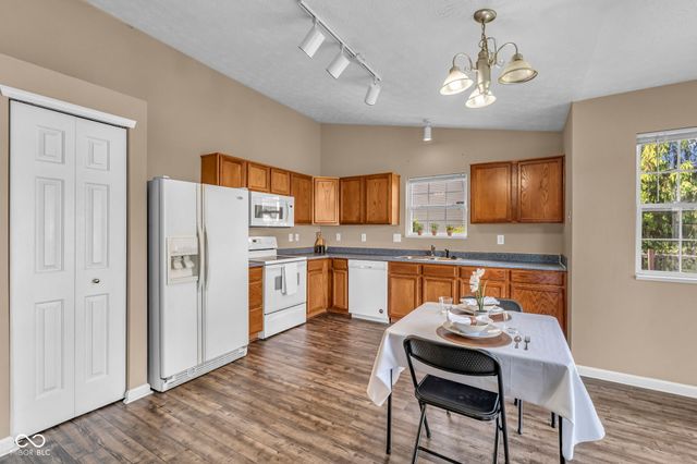 868 Seabreeze Drive, Avon, IN 46123