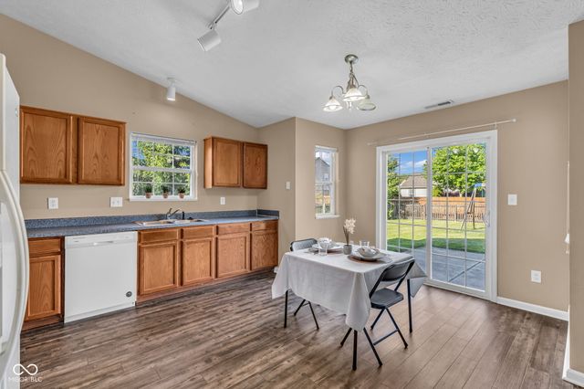 868 Seabreeze Drive, Avon, IN 46123