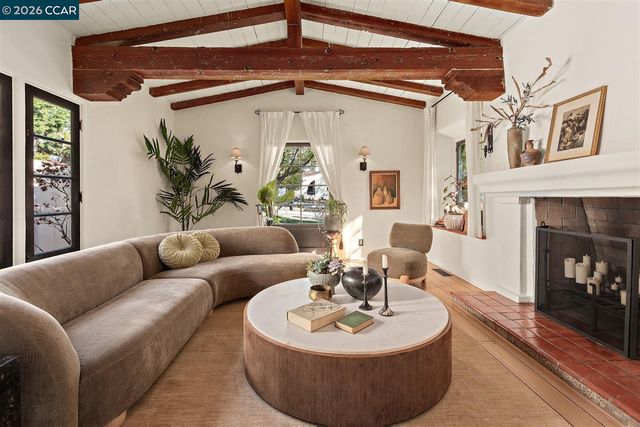 1239 Geneva St, Glendale, CA 91207