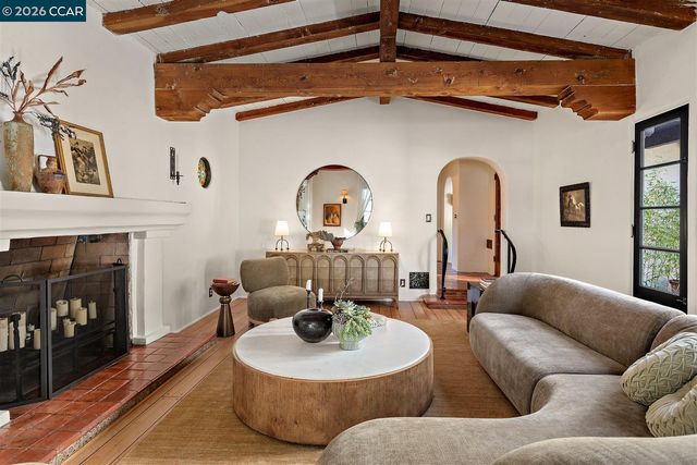 1239 Geneva St, Glendale, CA 91207