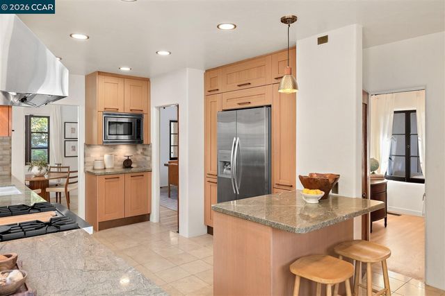 1239 Geneva St, Glendale, CA 91207