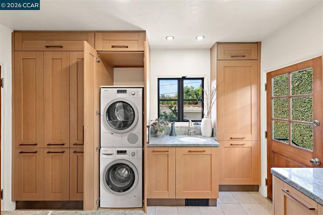 1239 Geneva St, Glendale, CA 91207