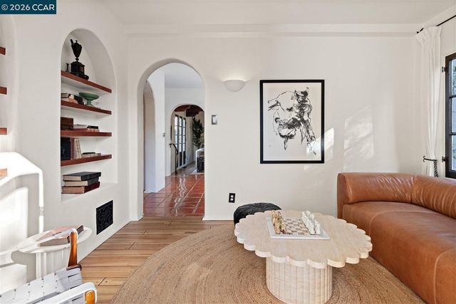 1239 Geneva St, Glendale, CA 91207