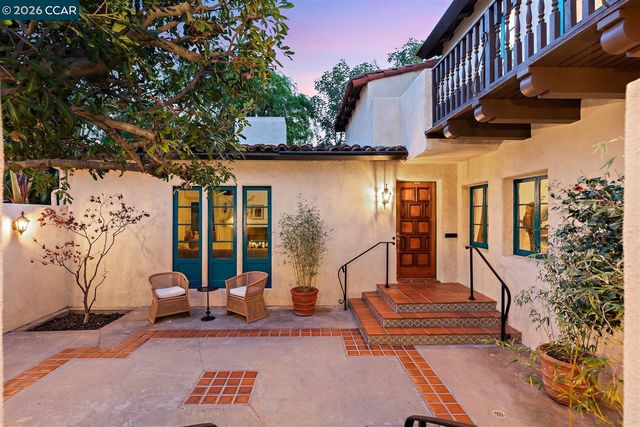 1239 Geneva St, Glendale, CA 91207